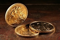 Gold below $1,900 on higher rate fears