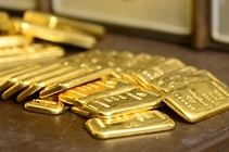 Soaring demand drives gold above $2,900